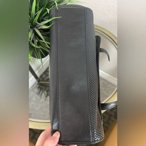 Rebecca Minkoff - Gorgeous Black leather Bag, Gold hardware, Crossbody Strap - Picture 4 of 14